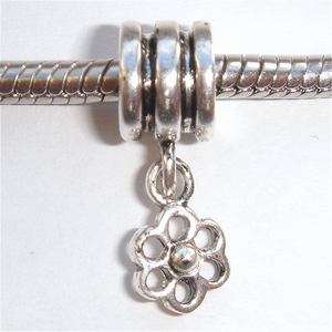 Pendant with flower
