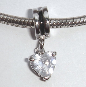 Pendant with heart zirconia