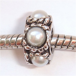 Spacer with pearls