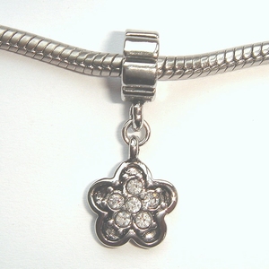 Pendant with flower and 5 zirconia's