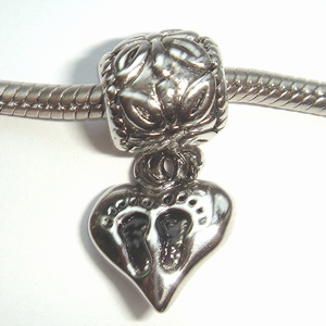 Pendant with heart on wich 2 feet