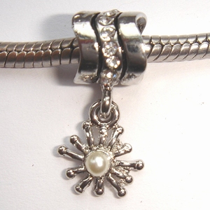 Zorconia pendant with sum and pearl