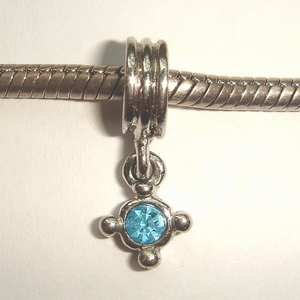 Pendant blue zirconis