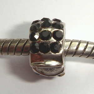 Clip with black zirconia's