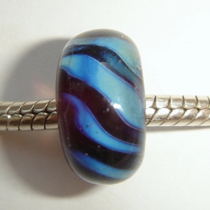 Blauw zilverglas met schuine strepen