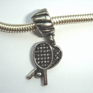 Pendant with 2 tennis rackets