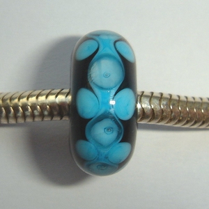 Turquoise line with spots