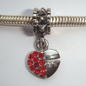 Pendant heart with red zirconia's and key hole