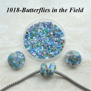 FrMx1018 - Butterflies in the Field