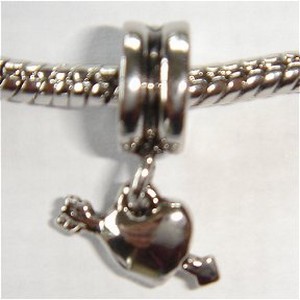 Pendant with heart and arrow