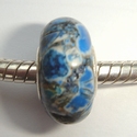 Fossil bead blauw met wit en zwart 