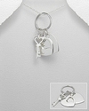Zilveren hanger met 2 hartjes en een sleuteltje 