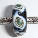Zwart met ivoorkleurig-zwart-aquamarine gedraaide vlekken 